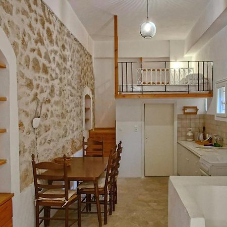 Στούντιο Σε Πέτρινο Σπίτι, Κοντά Σε Παραλία Kyparissia Exterior foto
