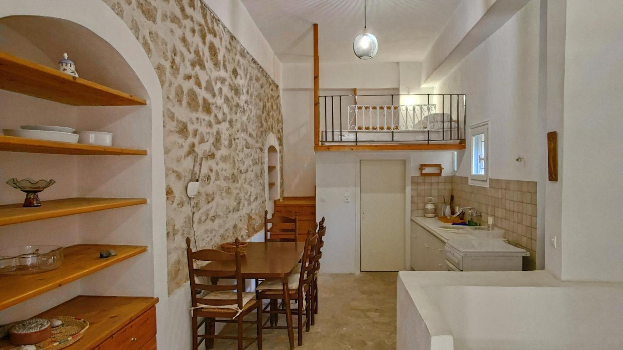 Στούντιο Σε Πέτρινο Σπίτι, Κοντά Σε Παραλία Kyparissia Exterior foto